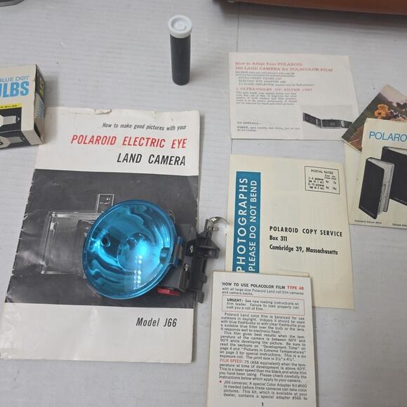 Vintage Polaroid Land Camera W Case Manual & Flashbulbs Model J66 Untested AS IS - Picture 13 of 16